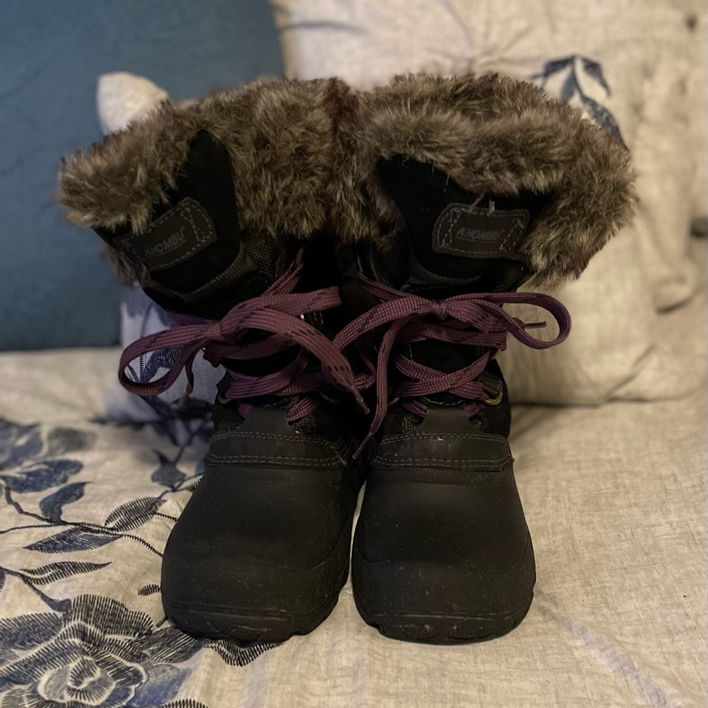 Khombu snow boots Size 8